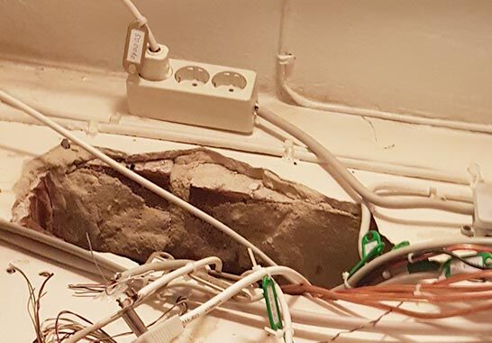 Lose Kabelklemmen, eine unsachgemäße Reparatur am Schukostecker, Kabelbruch oder die thermische Überlastung einer zu klein dimensionierten Leitung: All dies kann zu einem Kabelbrand führen. Schwachstellen aufzu&shy;decken, ist Sinn und Zweck vom E-CHECK.